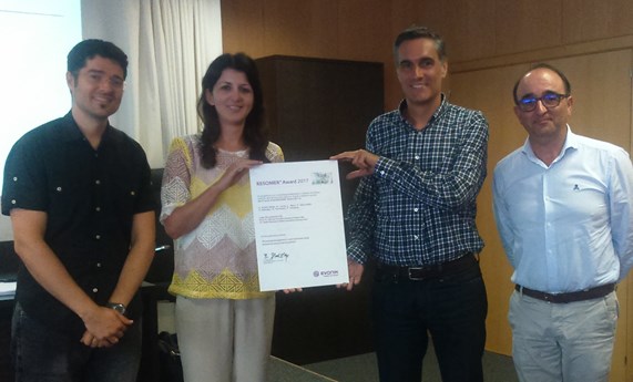 Manuel Arruebo y Víctor Sebastián, premiados por un trabajo sobre andamios para regeneración dental