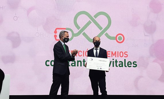 Xavier Trepat recibe el premio Constantes y Vitales al Joven Talento en Investigación Biomédica