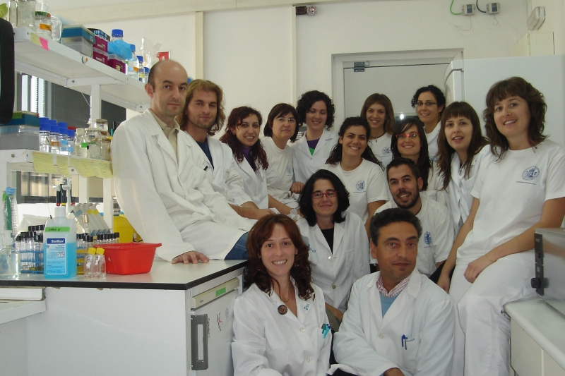 El profesor Koen Andries explica el descubrimiento de un nuevo medicamento contra la tuberculosis en el Día Mundial de esta enfermedad