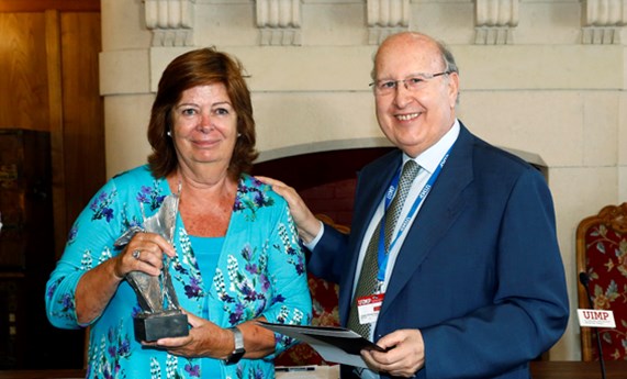 María Vallet recoge el premio ‘Julio Peláez’ a las ‘Pioneras de las Ciencias Físicas, Químicas y Matemáticas’